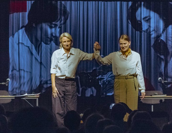 Schlussapplaus für Fanny Staffa und Christine Hoppe bei der Premiere von "Sei gegrüßt und lebe", Foto ©Andreas Zgraja