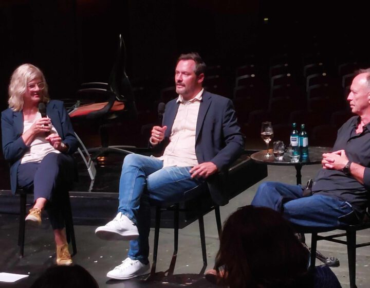 Heike Merten-Hommel im Gespräch mit Simon Urban und Hasko Weber zu "Zwischen Welten" ©Jens Hommel