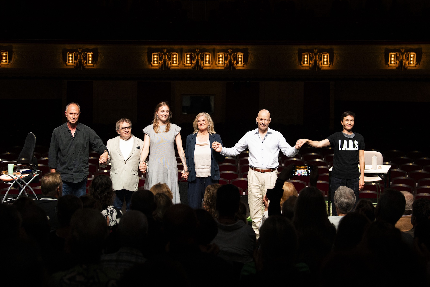 Applaus für die Szenische Lesung "Zwischen Welten"
